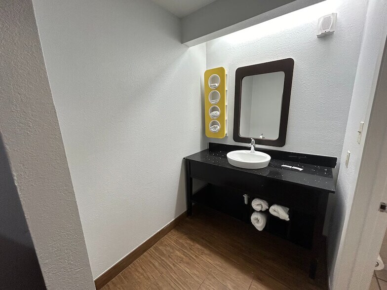 More Photos Of 125 Rushing Rd W, Denham Springs Hotel For Sale