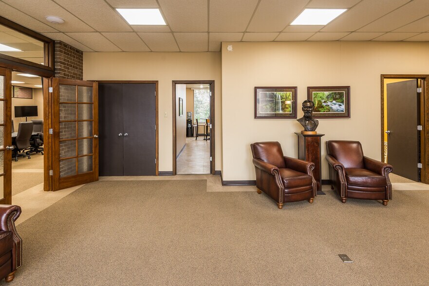 More Photos Of 1423 Randy Ln, Jefferson City Office For Sale