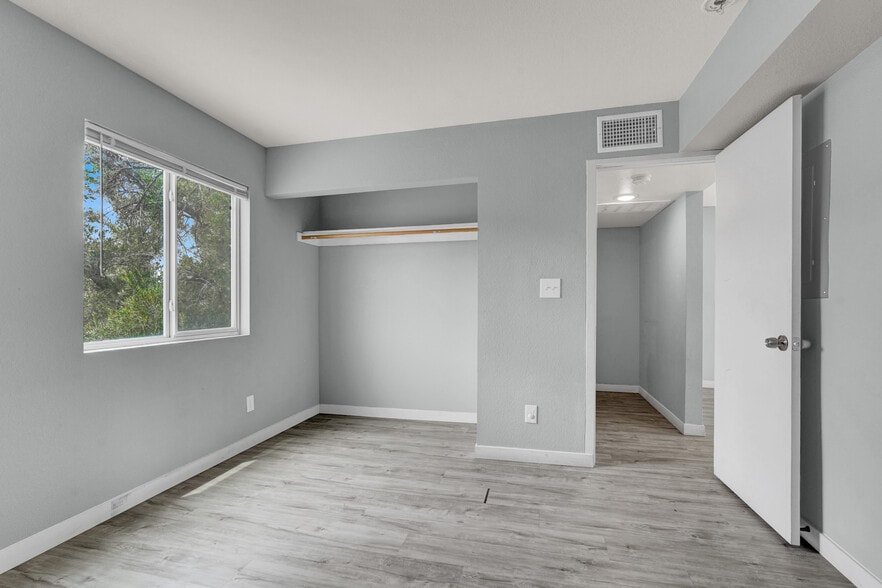 More Photos Of 521 Calcaterra Cir, Las Vegas Apartments For Sale