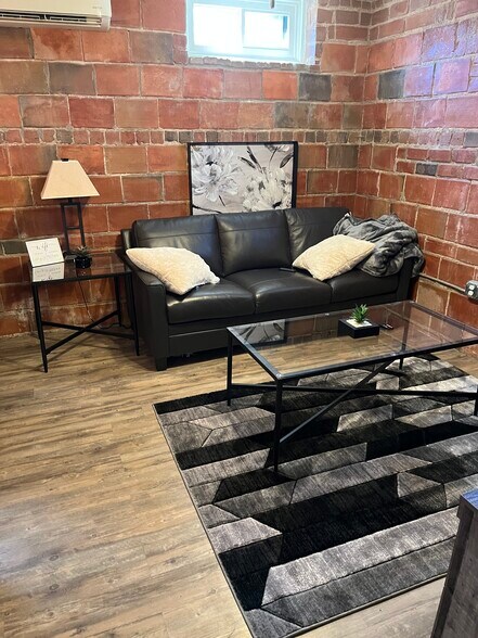 More Photos Of 933 18th St, Des Moines Apartments For Sale