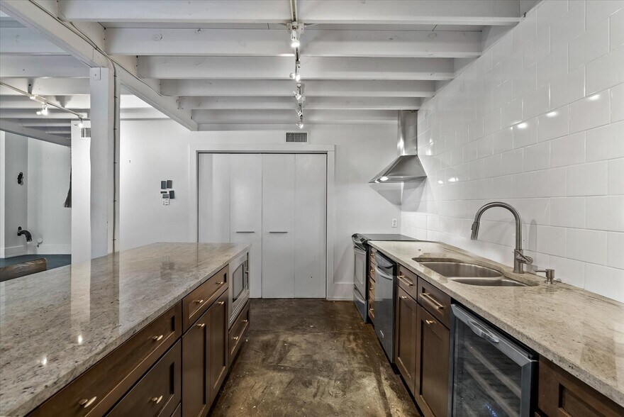 More Photos Of 1517 E 5th Ave, Tampa Office For Sale