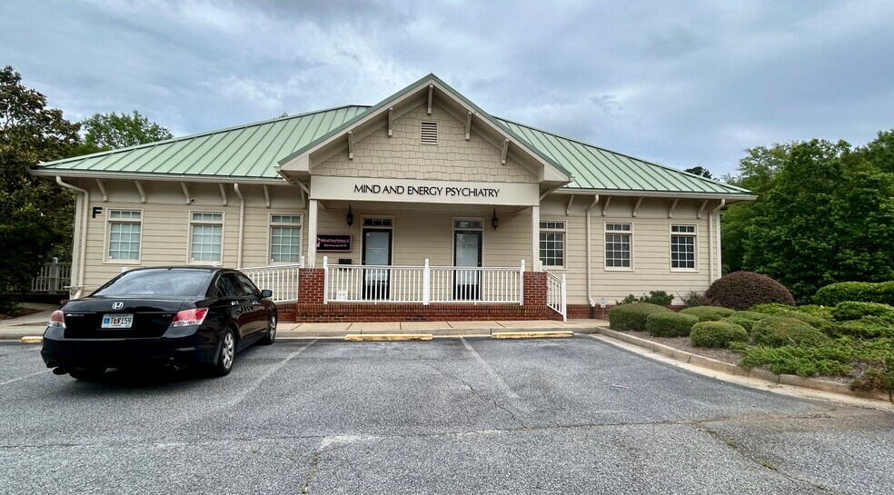 Primary Photo Of 37 Calumet Pky, Newnan Office For Lease
