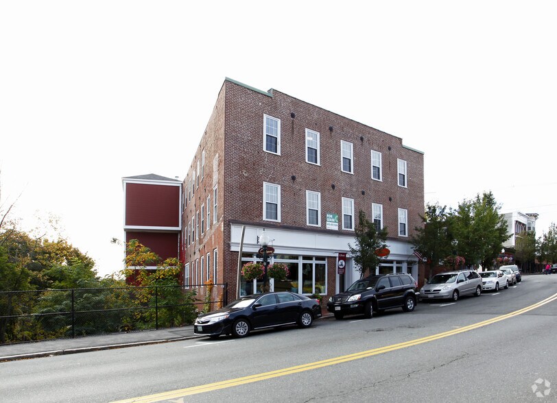 More Photos Of 36 Main St, Amesbury Flex For Lease