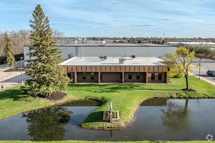 More Photos Of 16405-16465 W Lincoln Ave, New Berlin Distribution For Lease