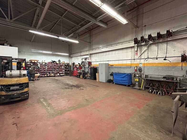 More Photos Of 4840 S Saint Louis Ave, Chicago Warehouse For Lease