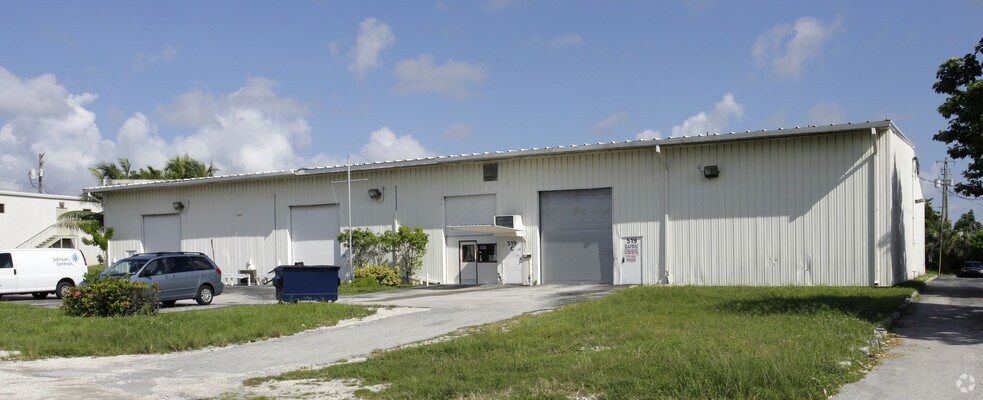 More Photos Of 519 SE 32nd Ct, Fort Lauderdale Warehouse For Lease