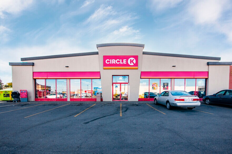 More Photos Of 15630 87th Ave NW, Edmonton Storefront For Lease