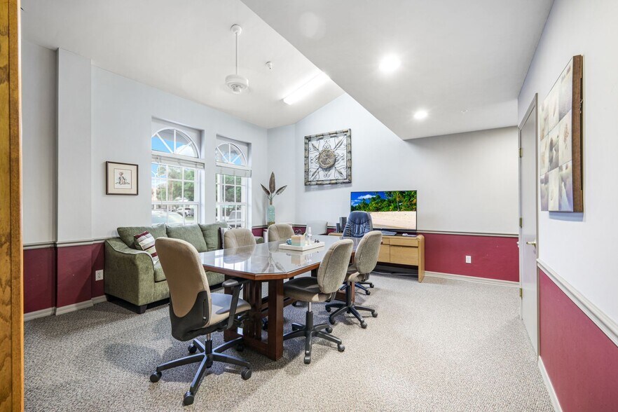 More Photos Of 1361 Royal Palm Square Blvd, Fort Myers Office For Lease