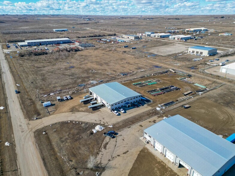 More Photos Of 509 Well St, Williston Warehouse For Lease