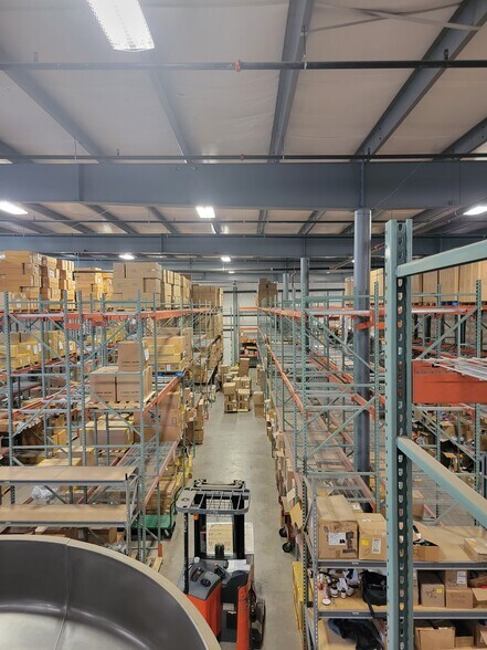 More Photos Of 85-101 Katrine Ln, Lake Katrine Warehouse For Lease