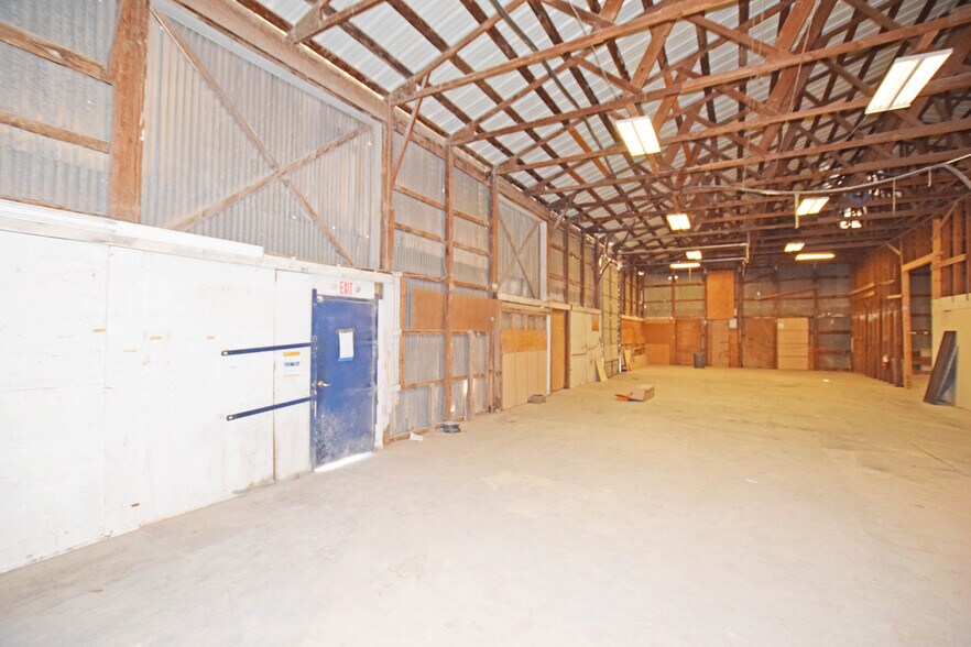 More Photos Of 302 Industrial Ave, Odessa Warehouse For Sale