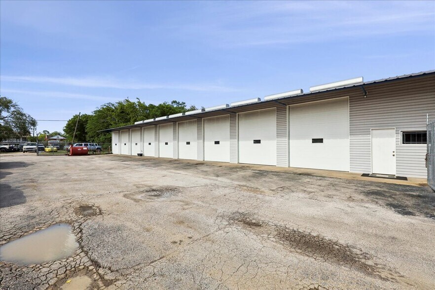 More Photos Of 1470 North St, Beaumont Auto Repair For Sale