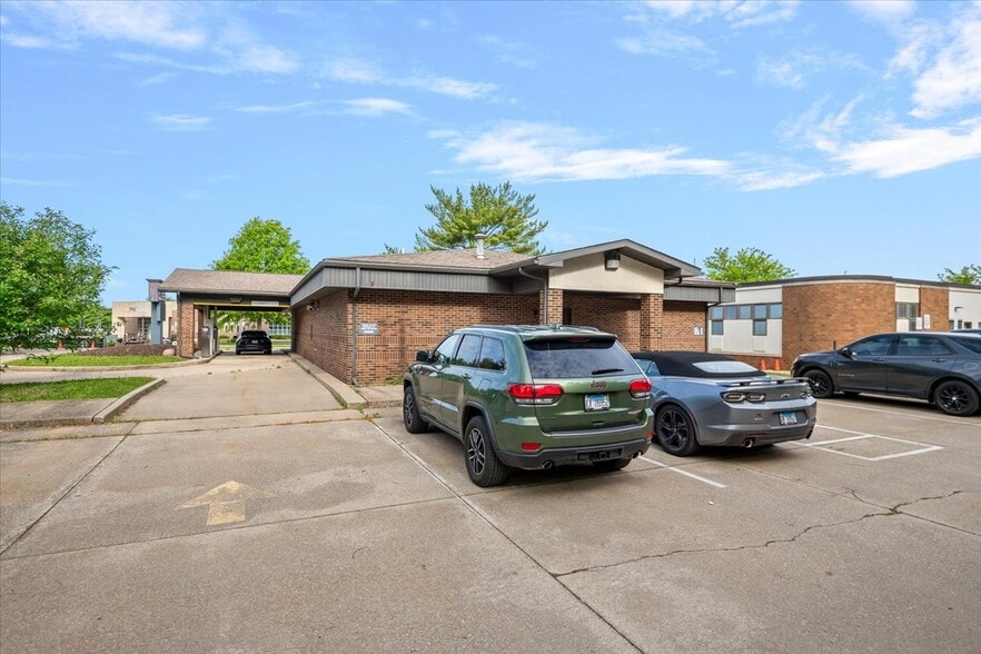 More Photos Of 1124 Centre West Dr, Springfield Office For Lease