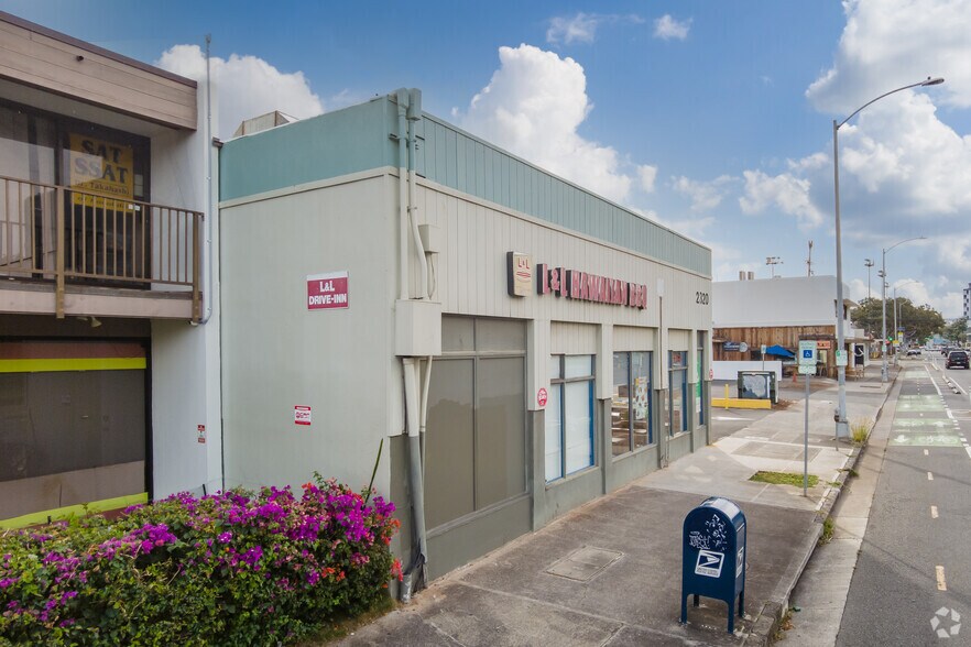 More Photos Of 2320 S King St, Honolulu Storefront For Lease