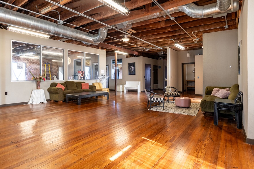 More Photos Of 200 N Armstrong St, Bixby Storefront For Sale