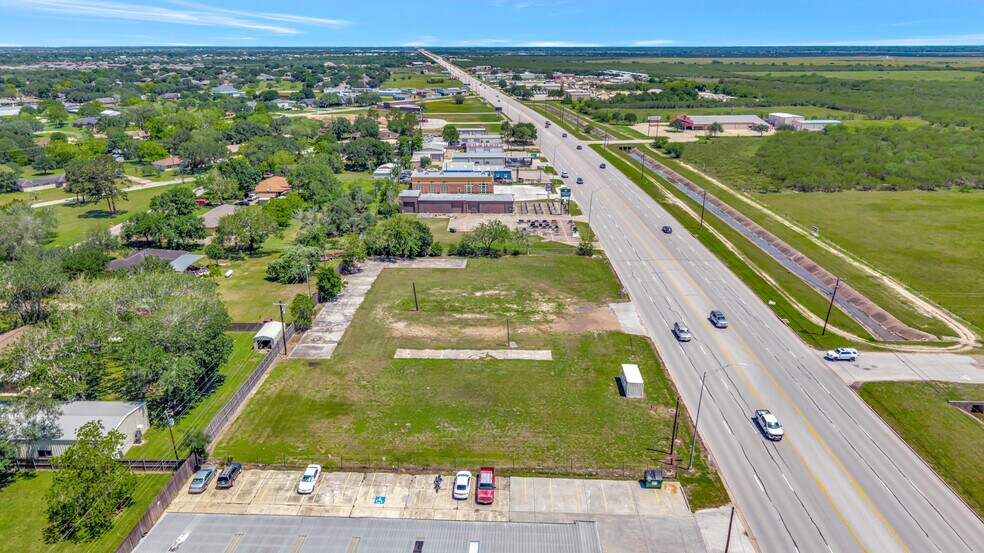 More Photos Of 9505 N Navarro St, Victoria Land For Sale