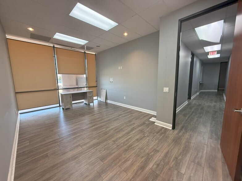 More Photos Of 4802 S Sam Houston Pky, Houston Unknown For Lease