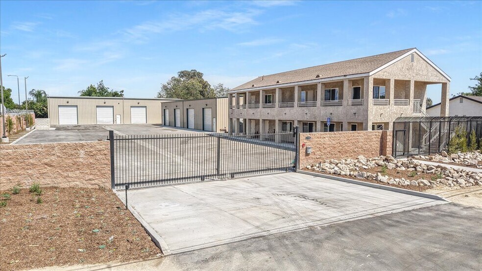 More Photos Of 11185 Roswell Ave, Pomona Warehouse For Lease