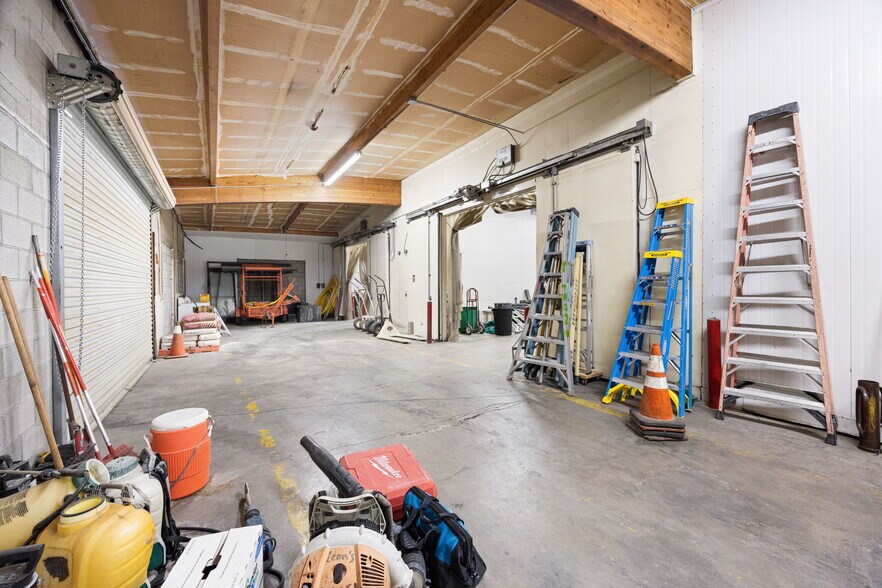 More Photos Of 81500 Industrial Pl, Indio Warehouse For Sale