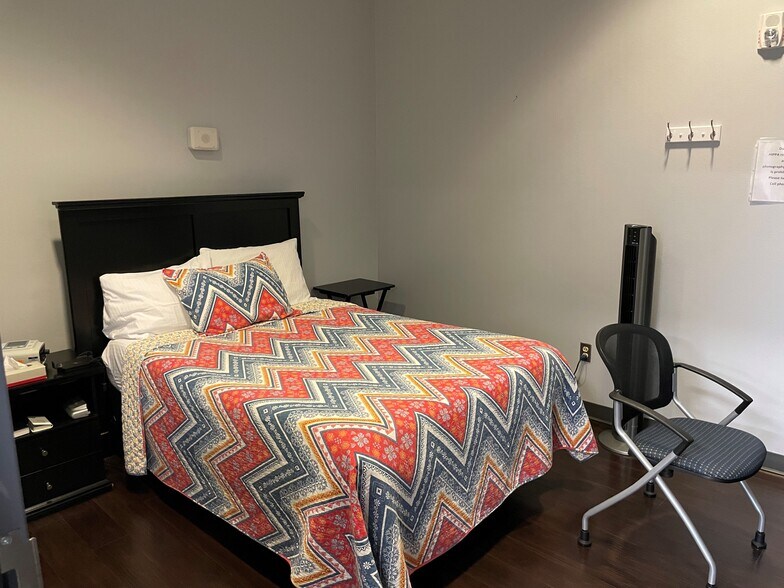 More Photos Of 3187 Paluxy Dr, Tyler Office For Sale