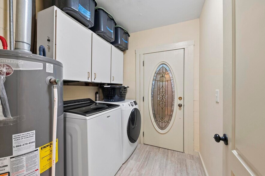 More Photos Of 941 Virginia Dr, Sarasota Specialty For Sale