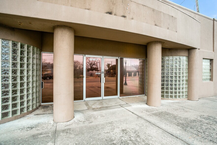 More Photos Of 605-607 6th St N, Texas City Restaurant For Sale