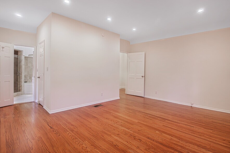 More Photos Of 1074 S Genesee Ave, Los Angeles Apartments For Sale