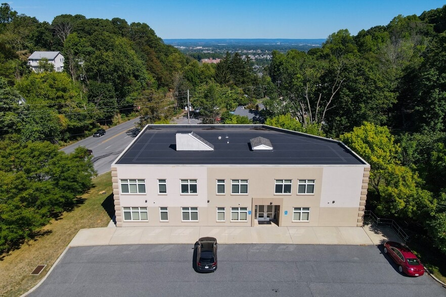 More Photos Of 1425 Mountain Dr N, Bethlehem Office For Sale