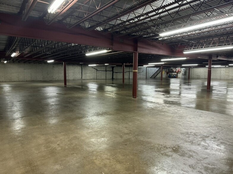 More Photos Of 10915 W Kellogg St, Wichita Freestanding For Lease