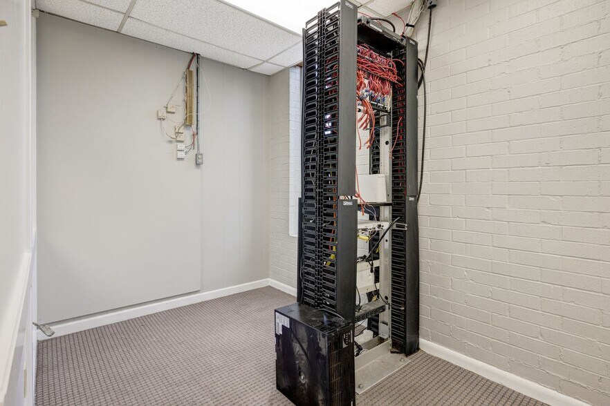 More Photos Of 403 W Admiral Doyle Dr, New Iberia Distribution For Lease