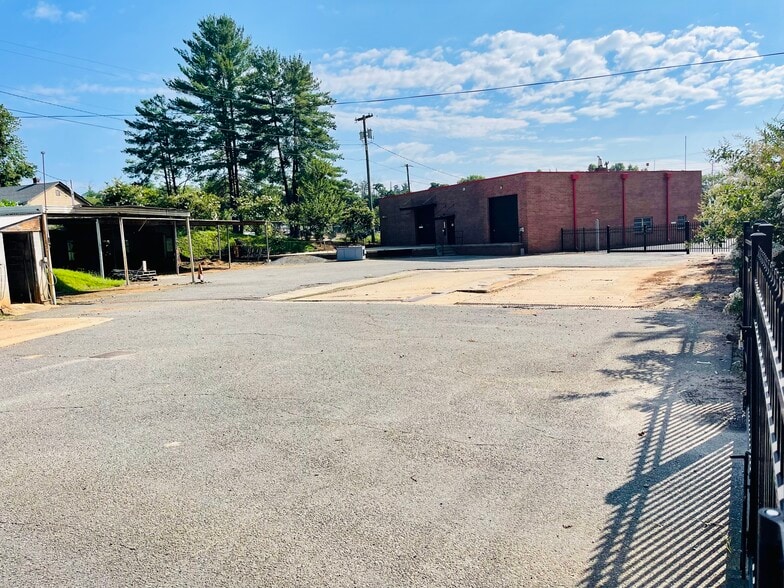 More Photos Of 500 W Fleming Dr, Morganton Warehouse For Lease