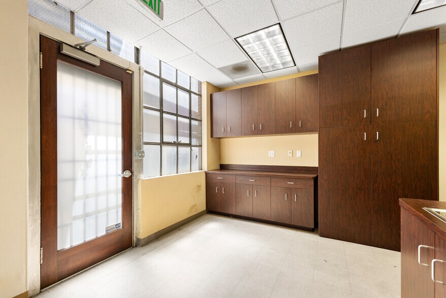 More Photos Of 28 N Los Robles Ave, Pasadena Office For Lease