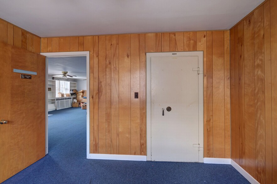 More Photos Of 329 4th St, Wausau Storefront Retail Residential For Sale