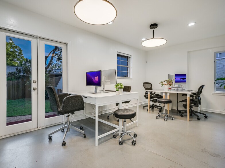 More Photos Of 2117 Shoalmont Dr, Austin Office Residential For Sale