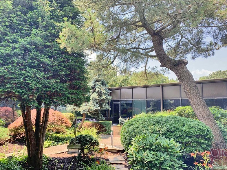 More Photos Of 135 N Plains Industrial Rd, Wallingford Light Manufacturing For Lease