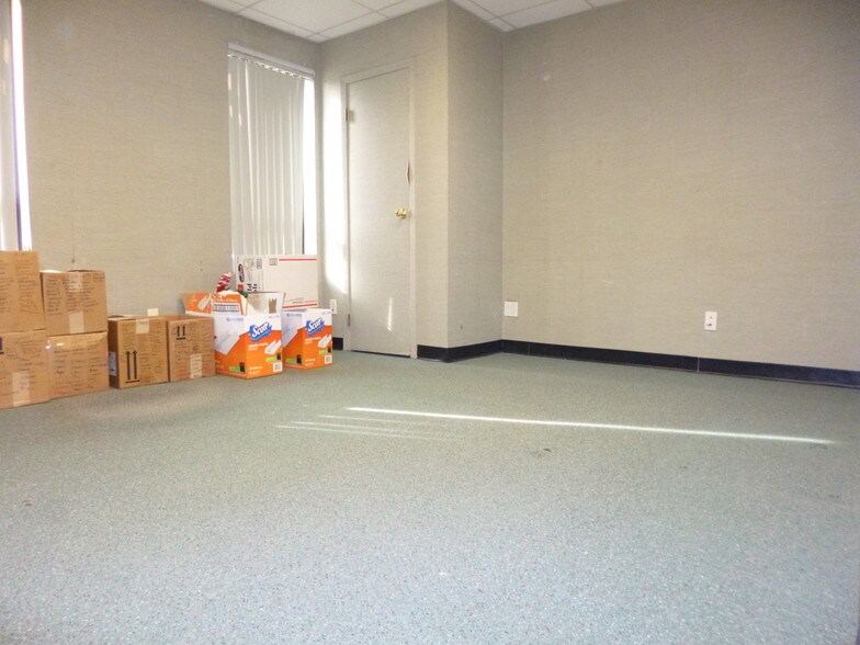 More Photos Of 258 E Meadow Ave, East Meadow Office For Sale