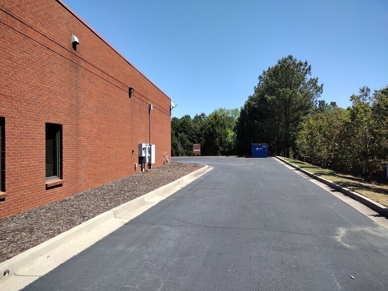 More Photos Of 5207 Belle Wood Ct, Buford Warehouse For Sale