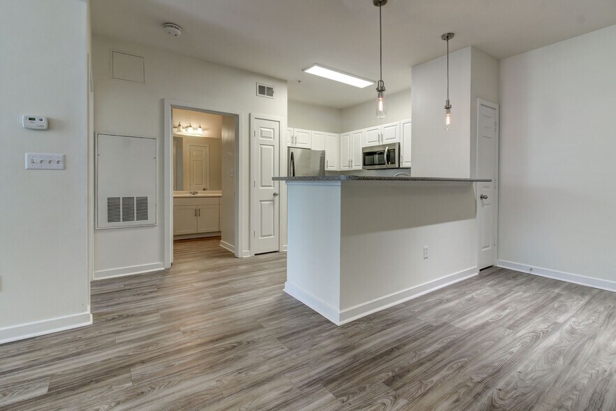 More Photos Of 1420 Annunciation St, New Orleans Apartments For Lease