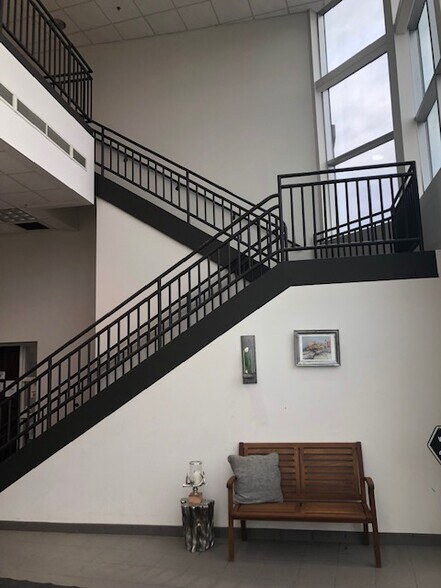 More Photos Of 530 S State St, Belvidere Office For Lease