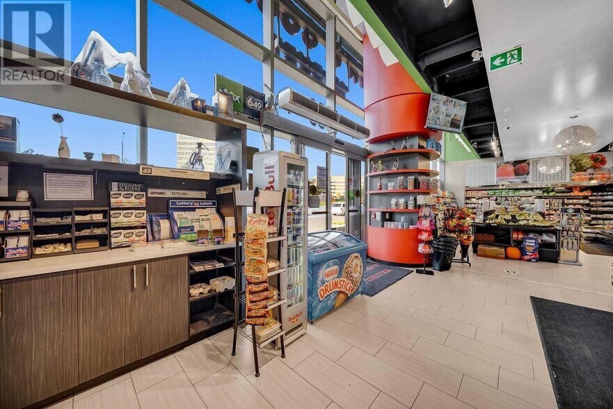 More Photos Of 4033 Hurontario St, Mississauga Storefront For Sale
