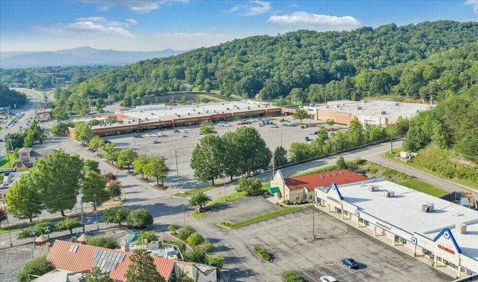 More Photos Of 4335 Pheasant Ridge Rd, Roanoke Freestanding For Sale