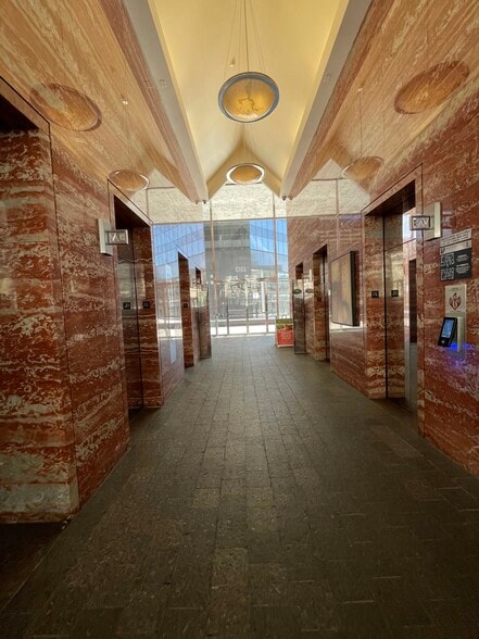 More Photos Of 20 S Charles St, Baltimore Office For Sale