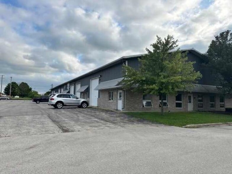 More Photos Of 21638-21648 S Schoolhouse Rd, New Lenox Warehouse For Lease