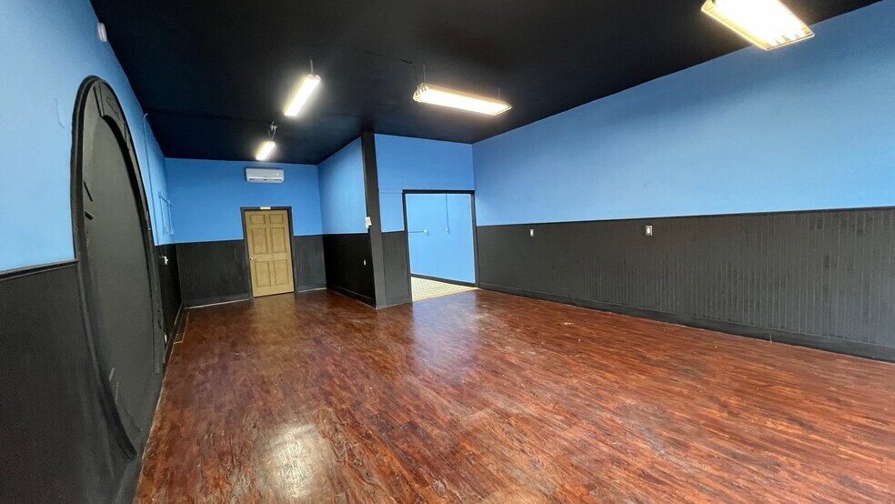 More Photos Of 155-167 Main St W, Monmouth Storefront For Lease