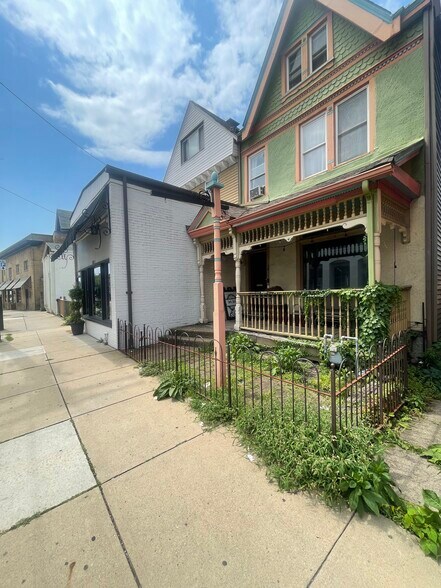 More Photos Of 5817 Ellsworth Ave, Pittsburgh Storefront Retail Office For Lease