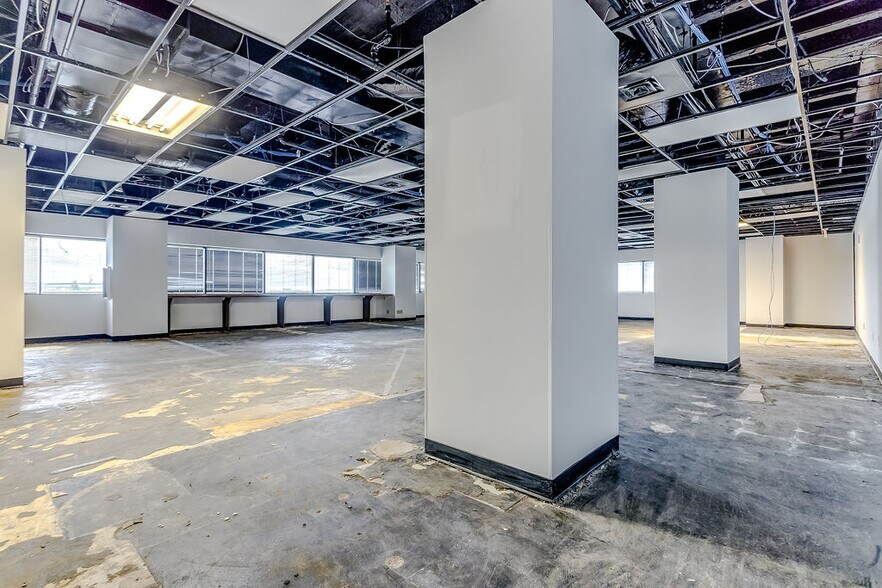 More Photos Of 2350 Valley View Ln, Dallas Loft Creative Space For Lease