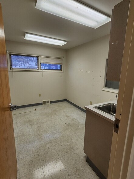 More Photos Of 275 E 4th St, Emporium Medical For Sale