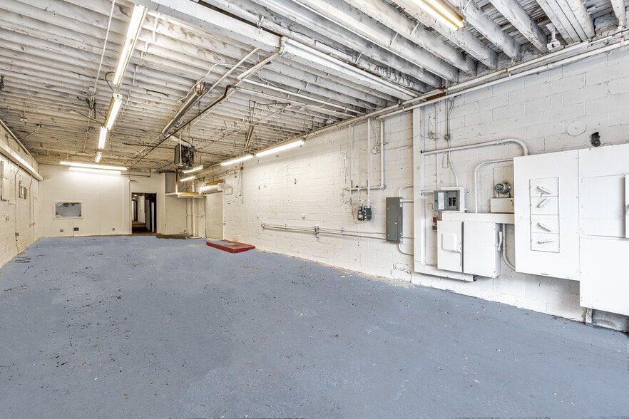 More Photos Of 112 Troutman St, Brooklyn Warehouse For Lease