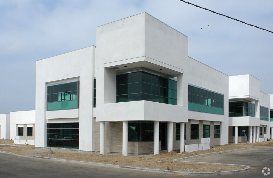 More Photos Of 2861 N Ventura Rd, Oxnard Office For Sale
