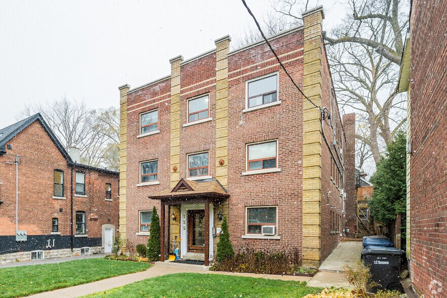 More Photos Of 125 Kenilworth Av, Toronto Apartments For Sale